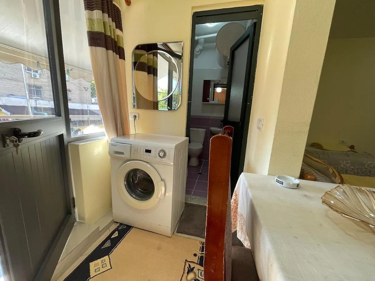 Cozy Tiny Apartment 티라나